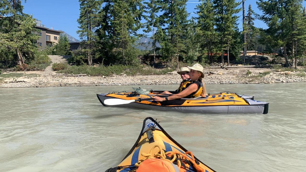 Vagabond Lodge At Kicking Horse ゴールデン エクステリア 写真