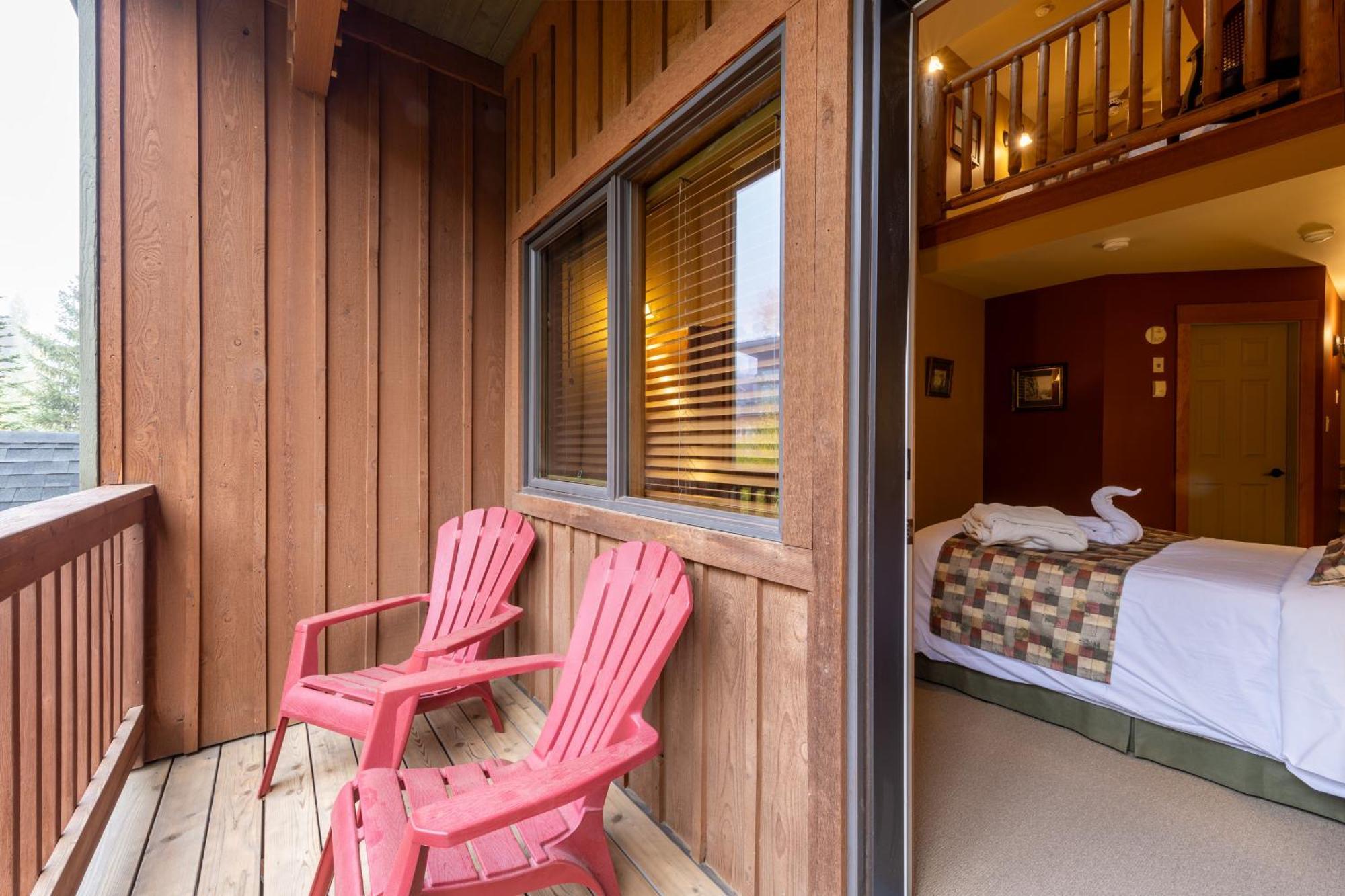 Vagabond Lodge At Kicking Horse ゴールデン エクステリア 写真