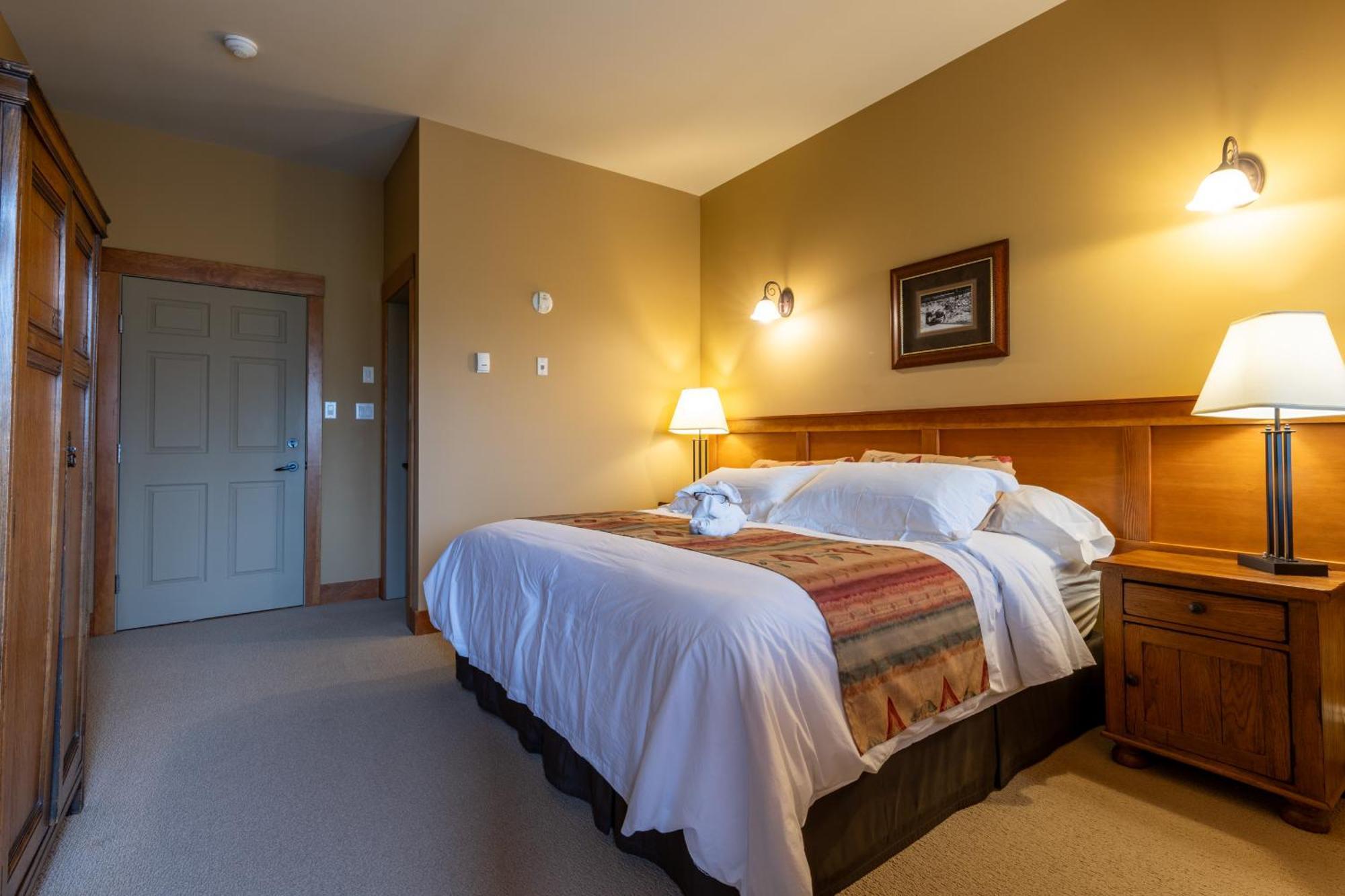 Vagabond Lodge At Kicking Horse ゴールデン エクステリア 写真