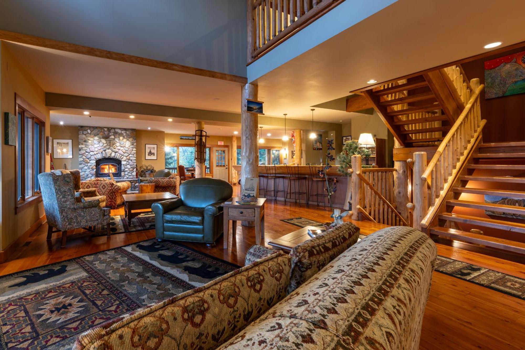 Vagabond Lodge At Kicking Horse ゴールデン エクステリア 写真
