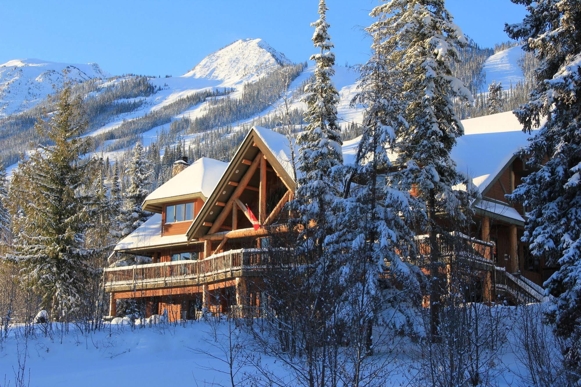 Vagabond Lodge At Kicking Horse ゴールデン エクステリア 写真